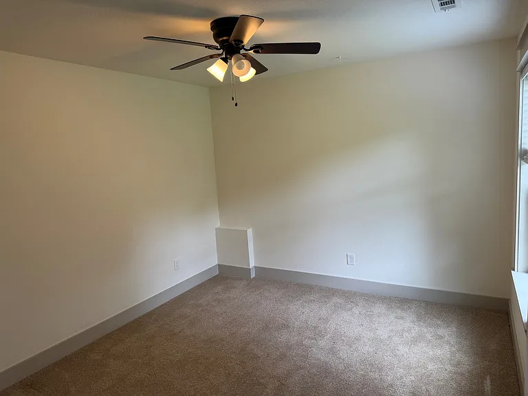 7 Tiverton Ln — Photo 18