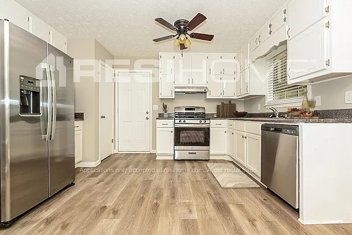 70 Homestead Pl — Photo 2