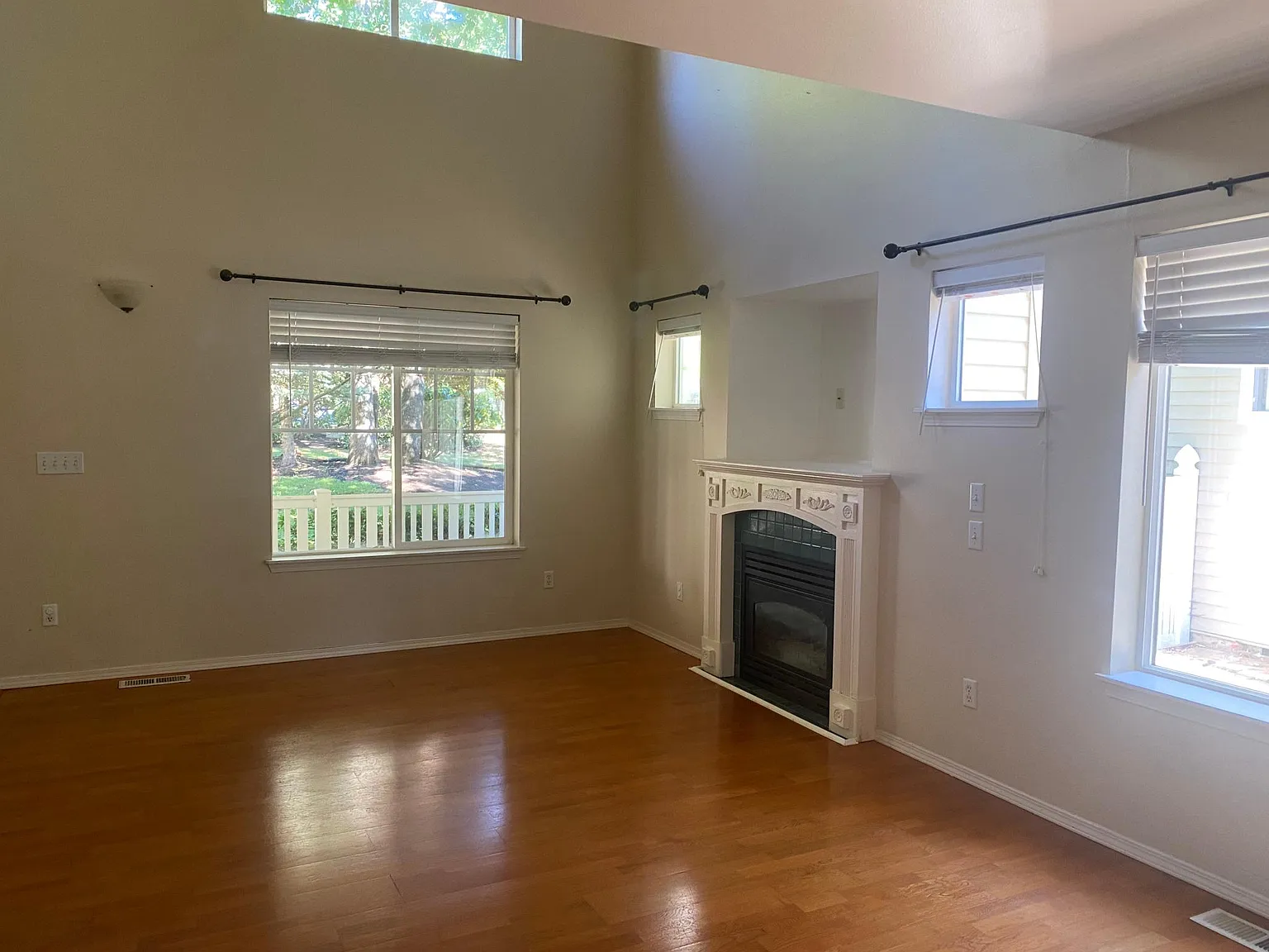 3 bed, 2.5 bath, 1617 sqft, $2,850 — Photo 4