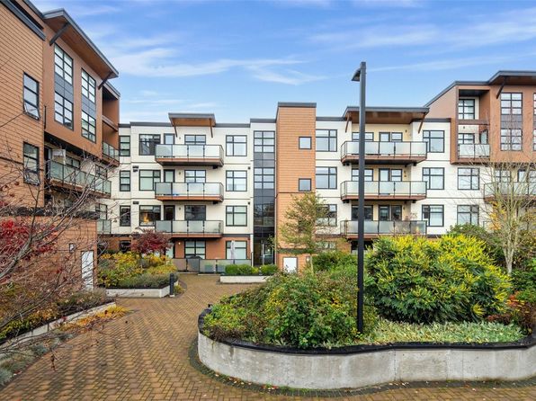 4000 Shelbourne St #203, Saanich, BC V8N 0B6