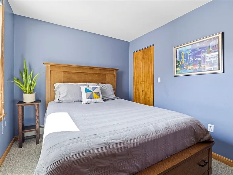 419 E 3rd St #3 — Photo 10