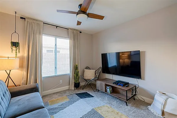 174 S Laguna Dr — Photo 30