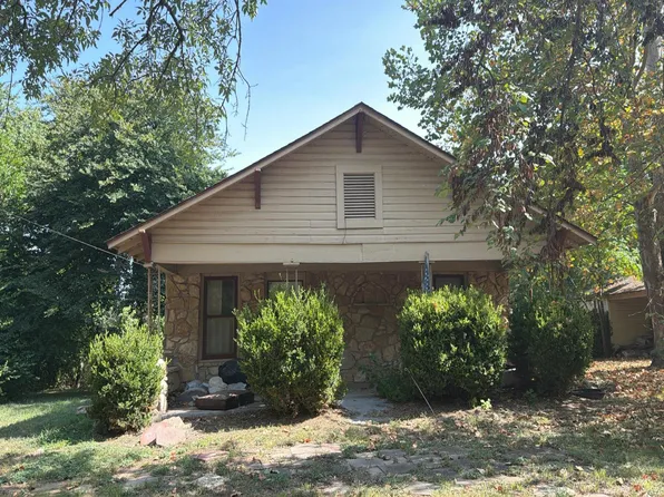 108 S 2nd St W, Mexia, TX 76667