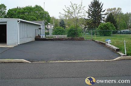 Extra parking - up to 9 cars total