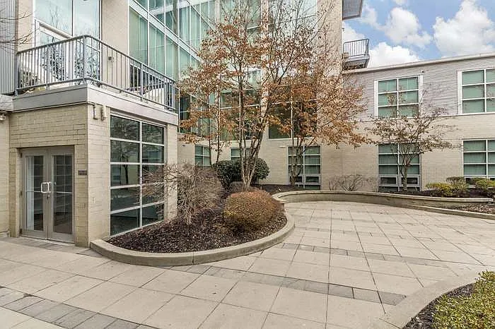 60 E Spring St #202 — Photo 5