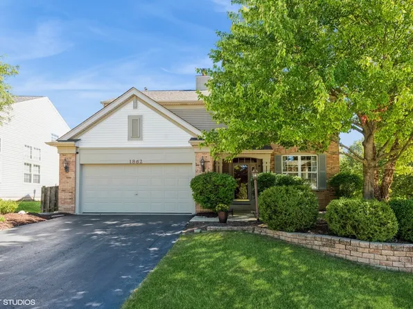 1862 Ellington Dr, Aurora, IL 60503