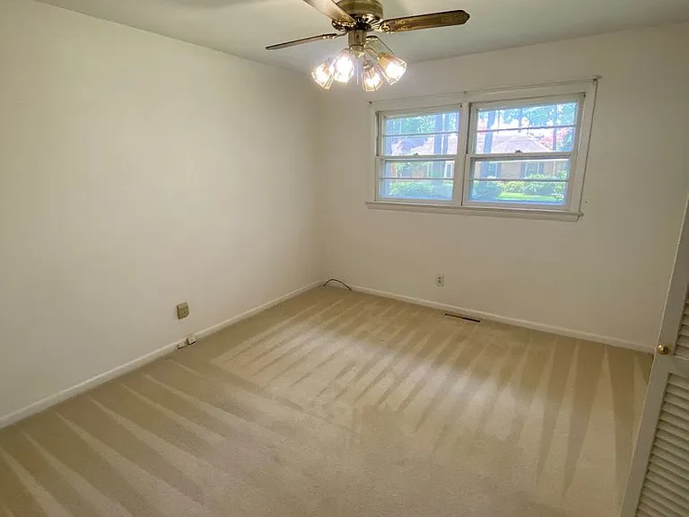 2648 S Kings Rd — Photo 11