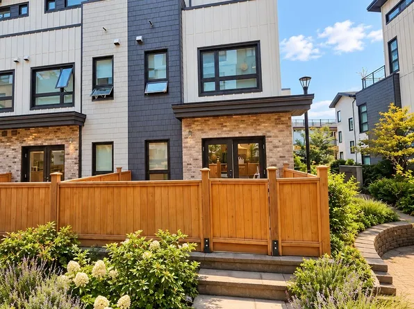 535 E 2nd St #131, North Vancouver, BC V7L 1C8