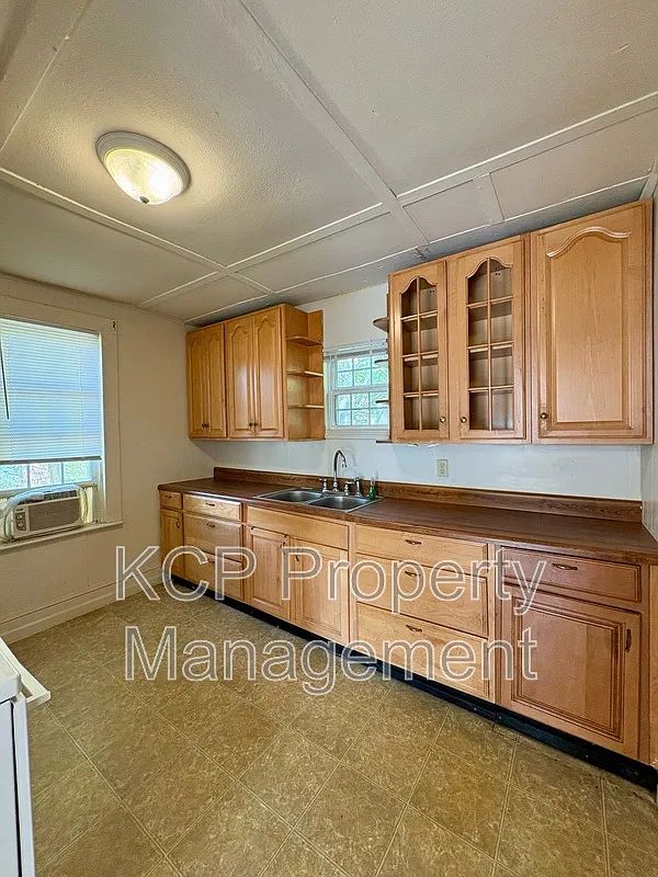 1 bed, 1.0 bath, 900 sqft, $600 — Photo 3