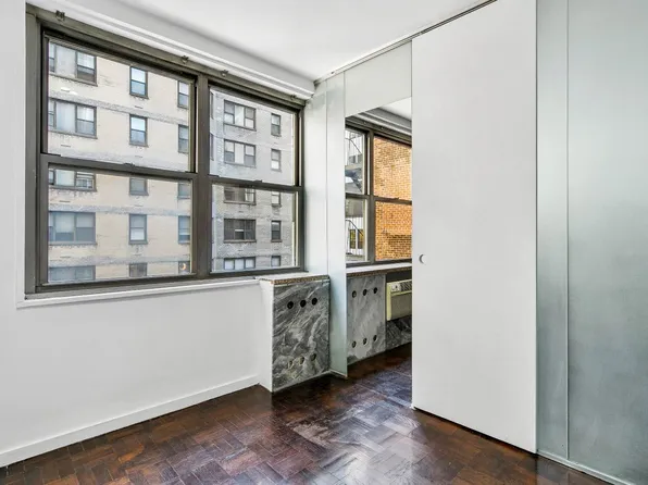 209 East 56th Street image 21 of 34