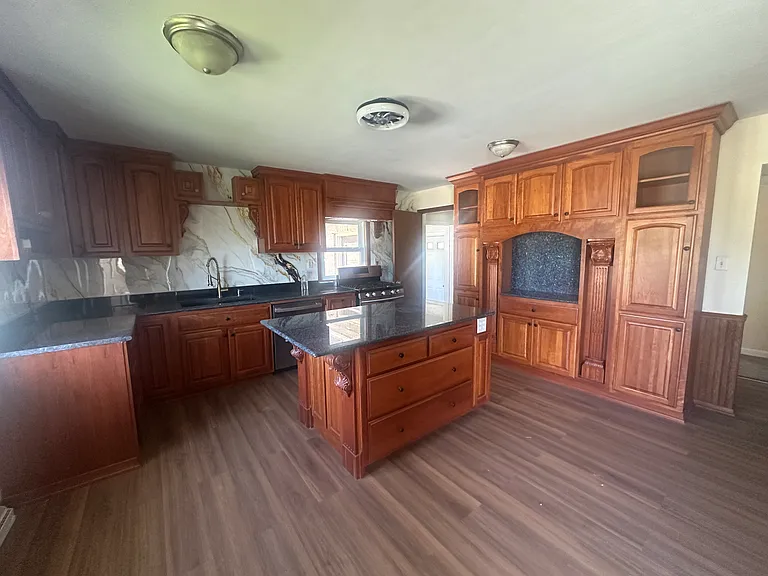 10211 W Loomis Rd — Photo 9