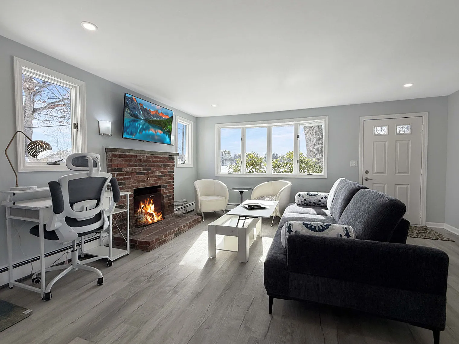 2 bed, 1.0 bath, 1076 sqft, $4,531 — Photo 3
