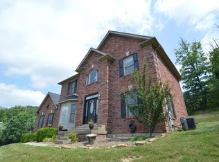 526 Pointe Blvd, Shepherdsville, KY 40165