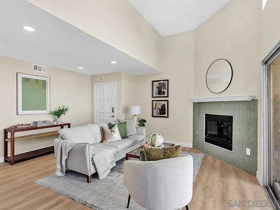 5th image of 832 13th St Unit G