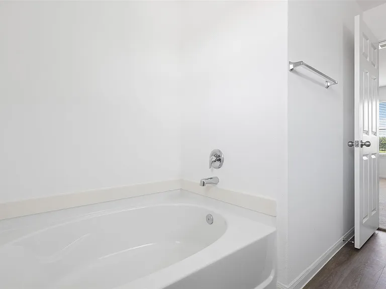 7323 Heath Knoll Ln — Photo 12