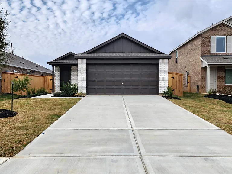 16723 Old Wagon Way — Photo 1