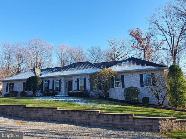 358 Ibis Dr, Hollidaysburg, PA 16648