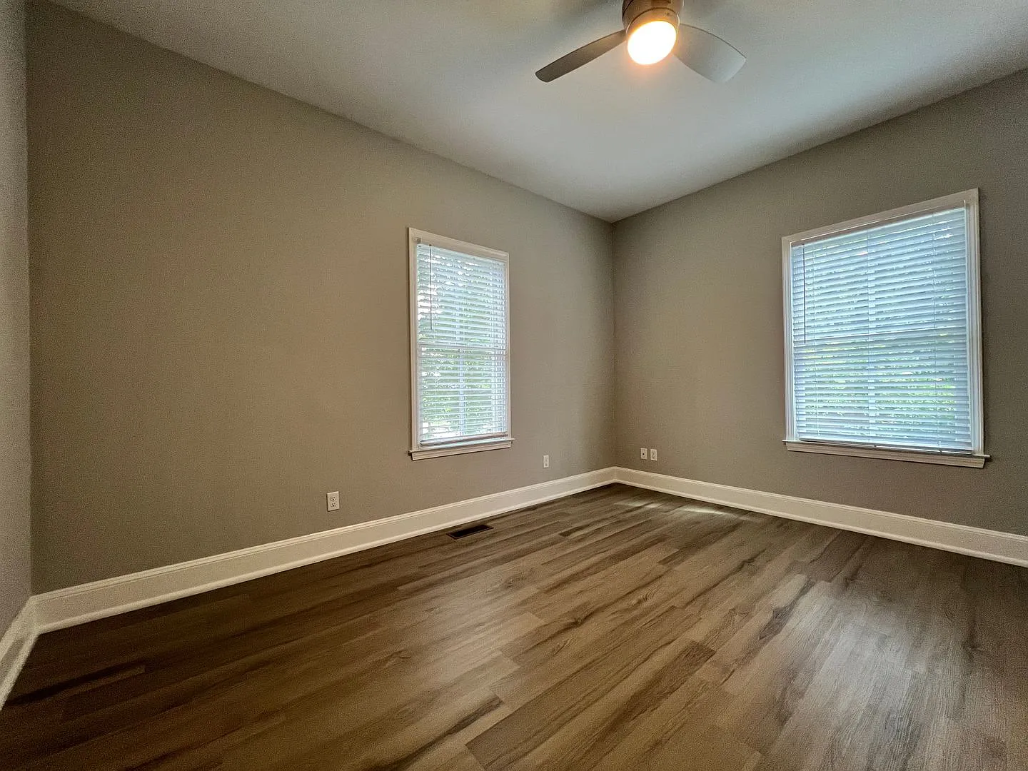 917 Campbell Ave — Photo 3