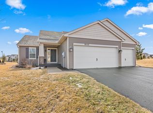 8552 Titanium Cir, Woodbury, MN 55129