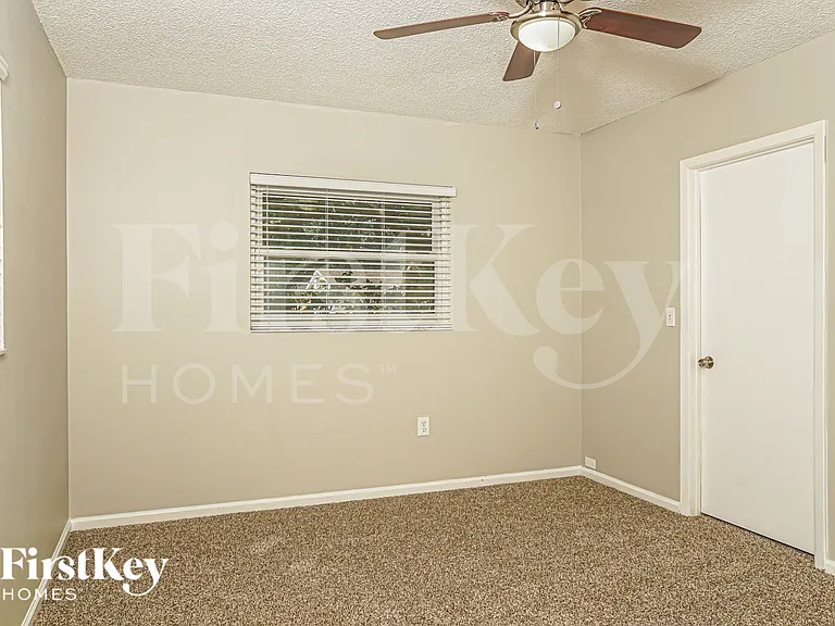 833 Wee Burn St — Photo 14