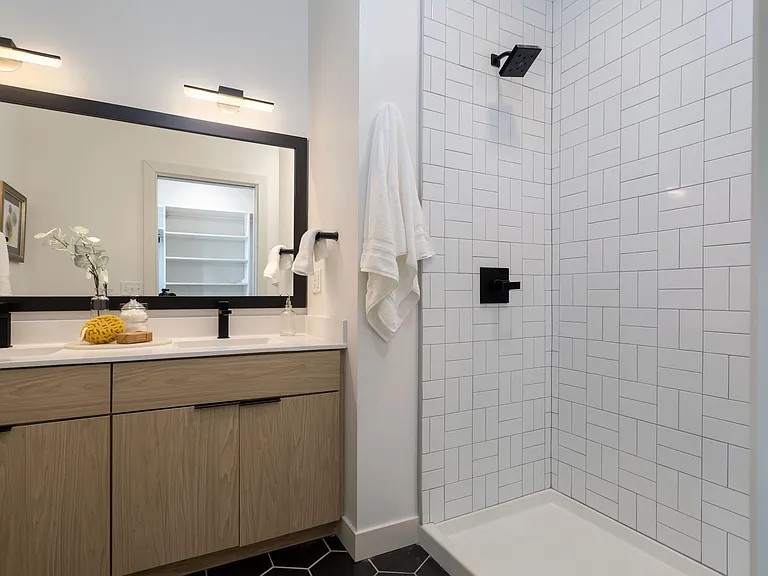 1428 Marshall St NE — Photo 16
