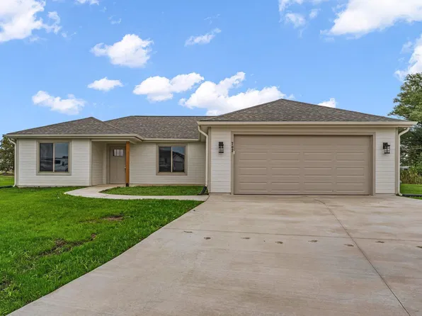 702 Teresa Ct, Carbondale, KS 66414
