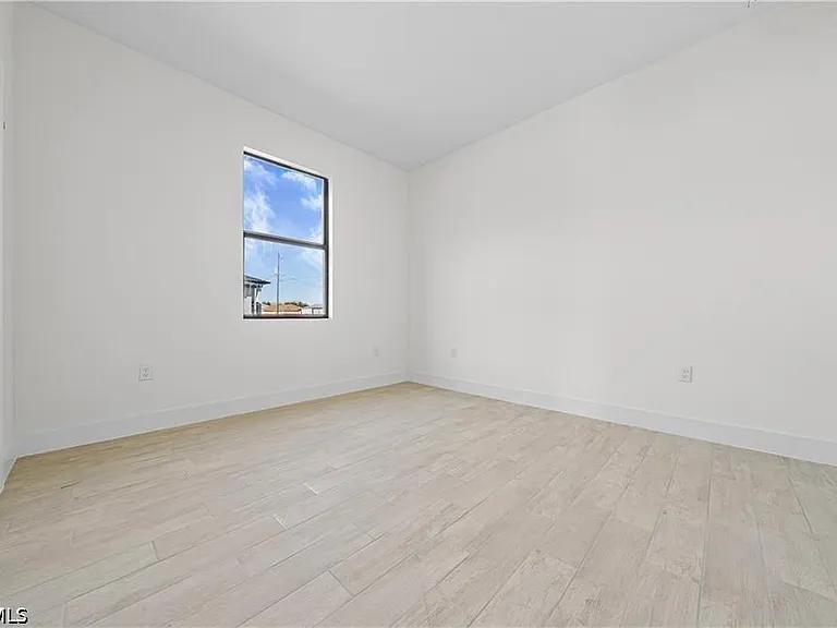 2220 Kenneth Ave S — Photo 12