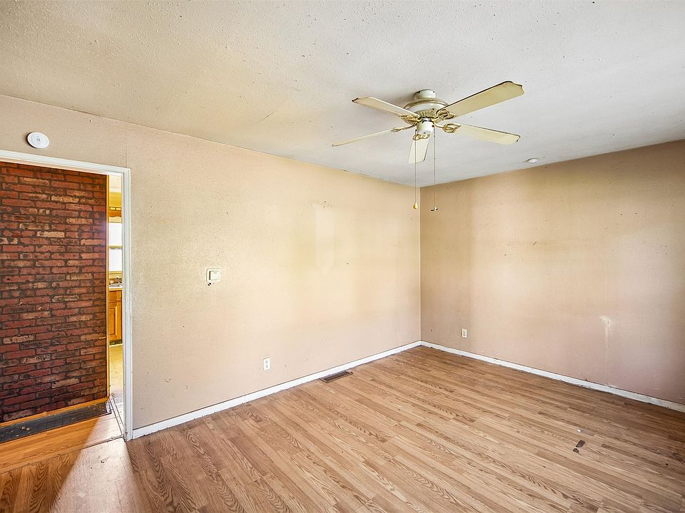 4th image of 2227 E 23rd St
