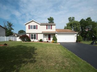 34 Hazel Bark Run, Gates, NY 14606