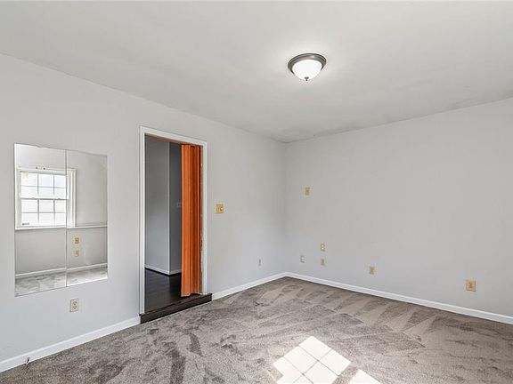4th image of 253 Robinson Dr