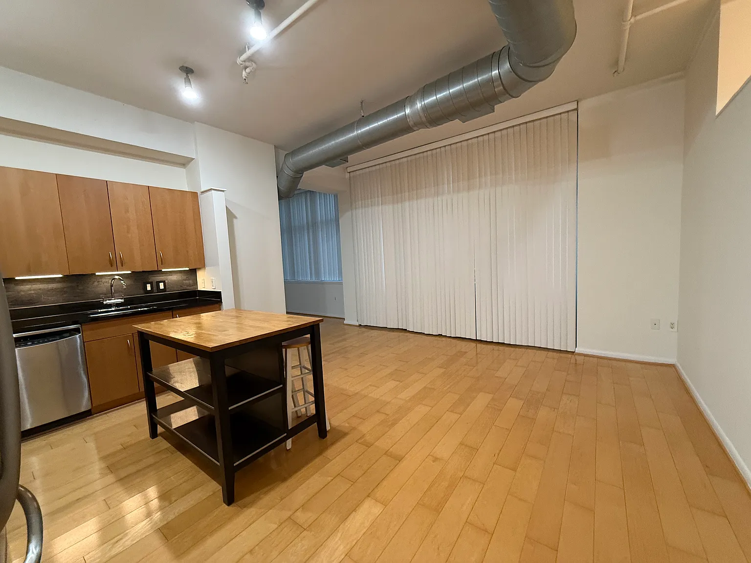 1 bed, 700 sqft, $2,300 — Photo 4