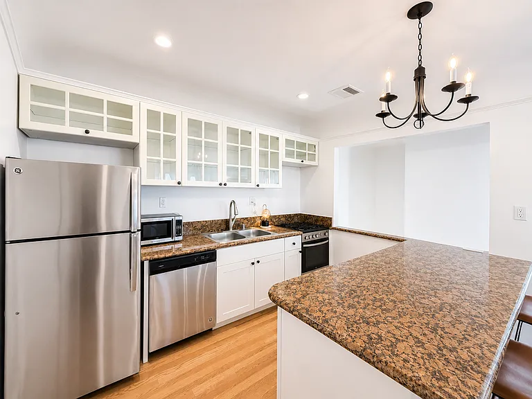 947 5th St #2B — Photo 10