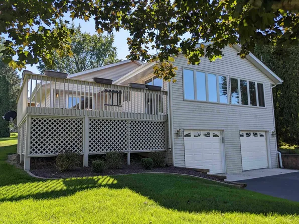 73 Delburne Dr, Davis, IL 61019