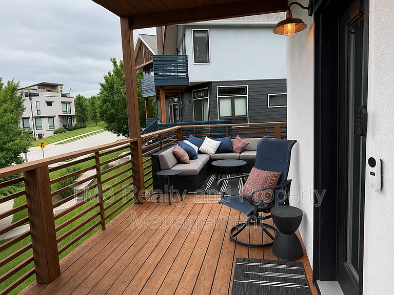 2436 Forest Ave — Photo 5