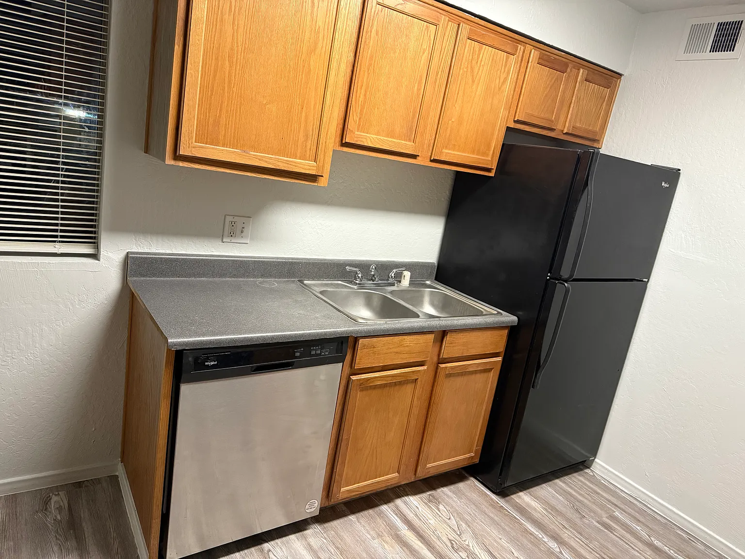 2537 W Georgia Ave — Photo 2