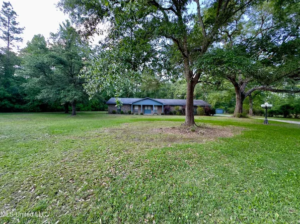 3427 Jr Davis Rd, Moss Point, MS 39562