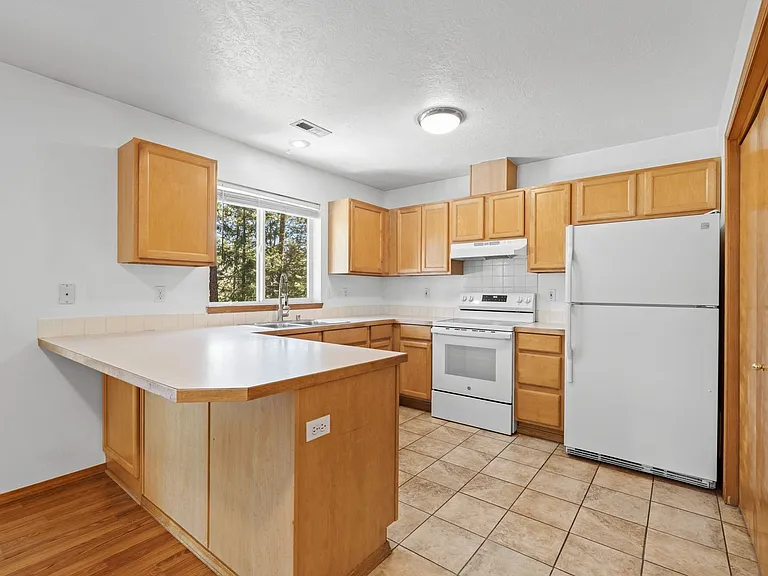 1329 W Qualchan Dr — Photo 7