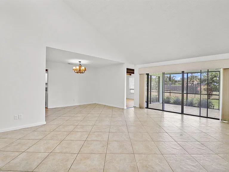 65 Pinehill Trl W — Photo 14