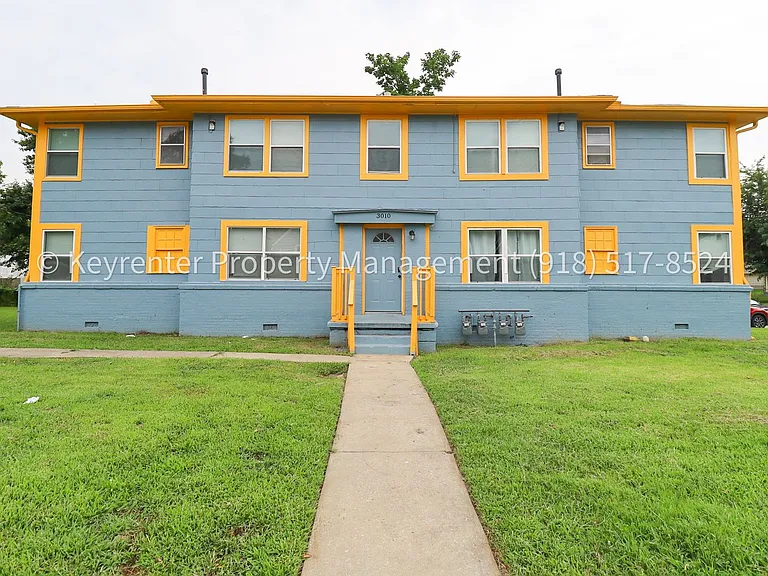 E Independence St Fourplex — Photo 1