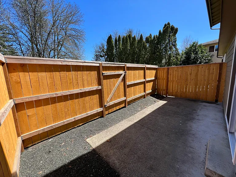 2549 NW Fairlawn St — Photo 20