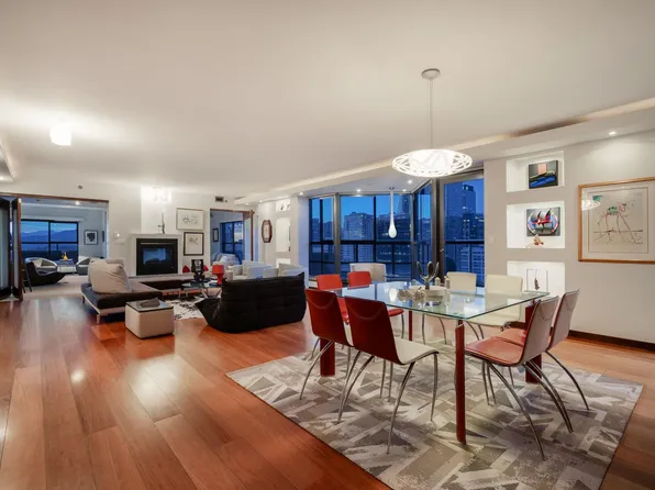 909 Burrard St #2301, Vancouver, BC V6Z 2N2