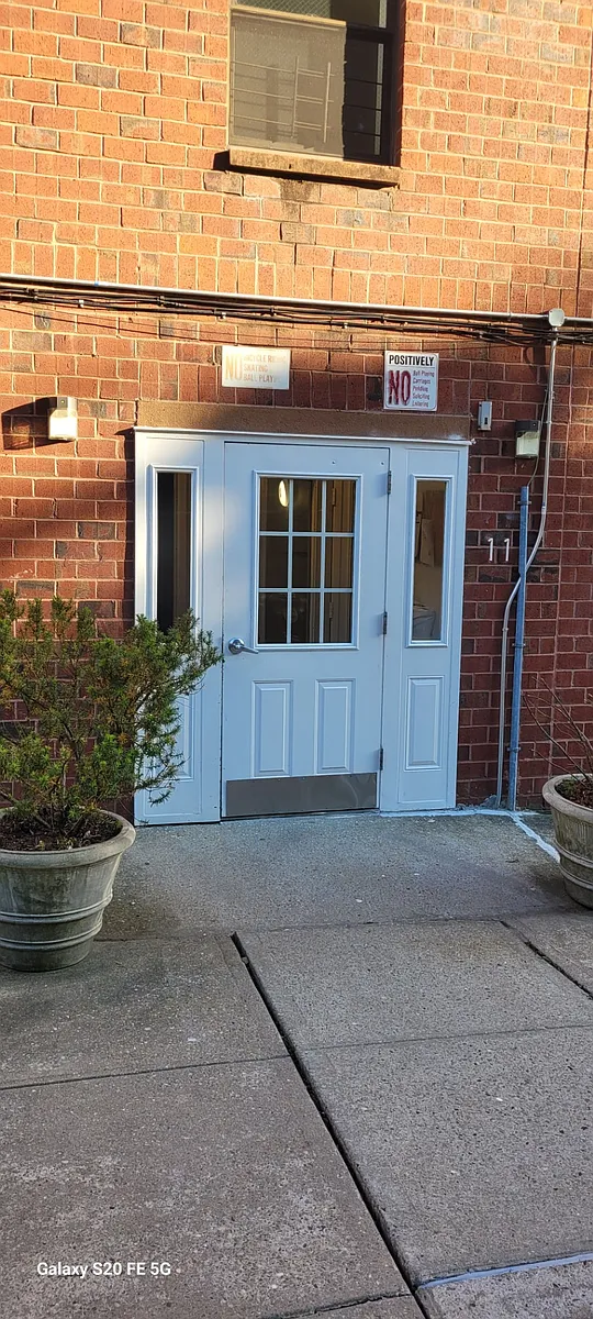 Building Photo - 11 Gates Ave #A