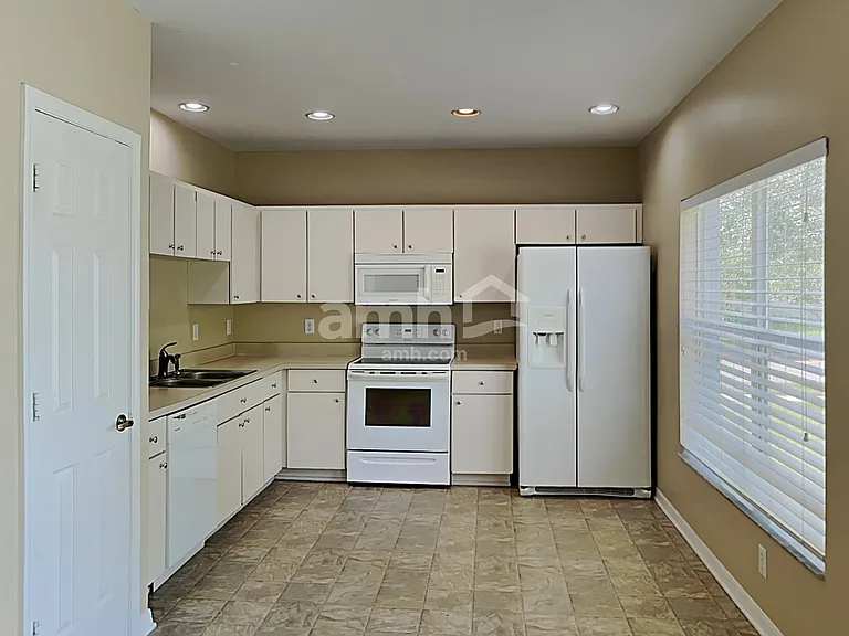 11002 Newbridge Dr — Photo 7