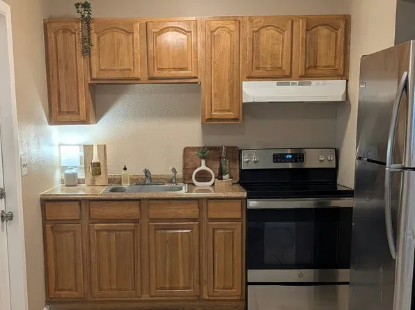 1405 College Park Ln APT B, Tampa, FL 33612