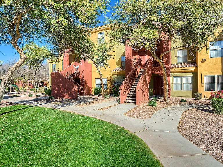 San Miguel Apartments — Photo 6