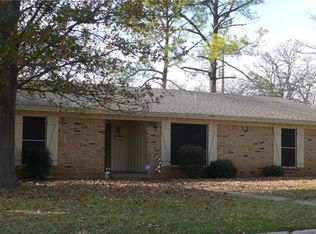 329 Moore Creek Rd, Hurst, TX 76053