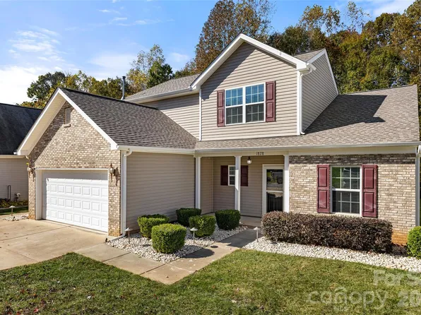 1828 Kilkenny Dr, Clover, SC 29710