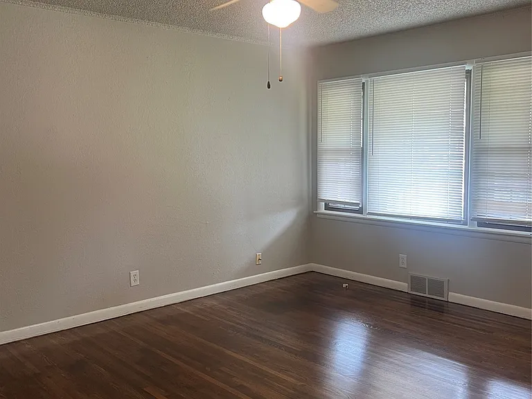 7330 E Newton St — Photo 3