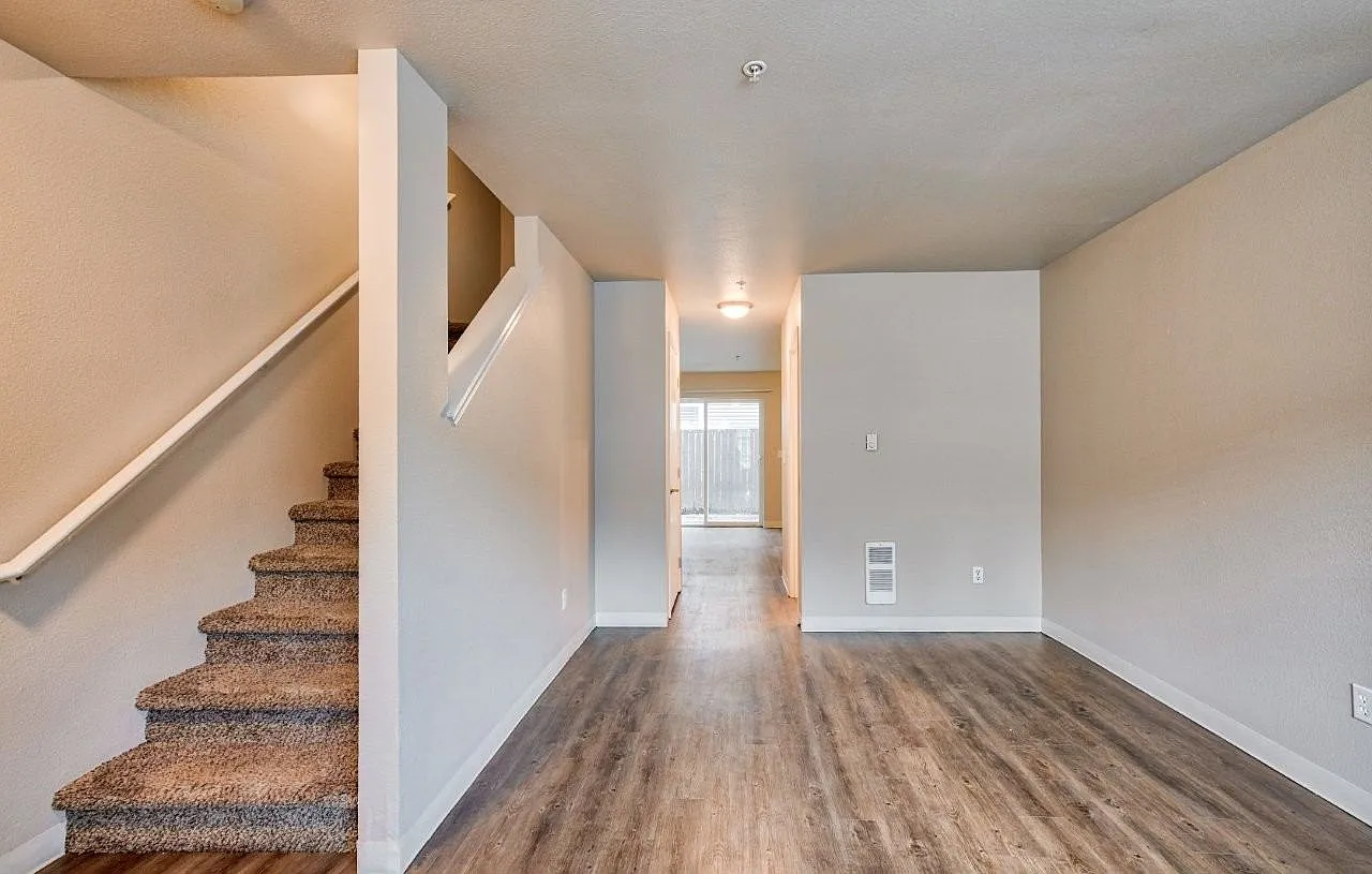 Vanessa View Townhomes — Photo 4