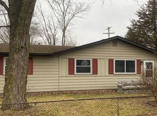 9089 Walnut Dr, Whitmore Lake, MI 48189